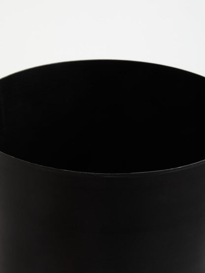 Black Vase | Alina