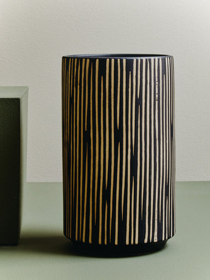 Large Black and Cream Finish Vase | Kiso