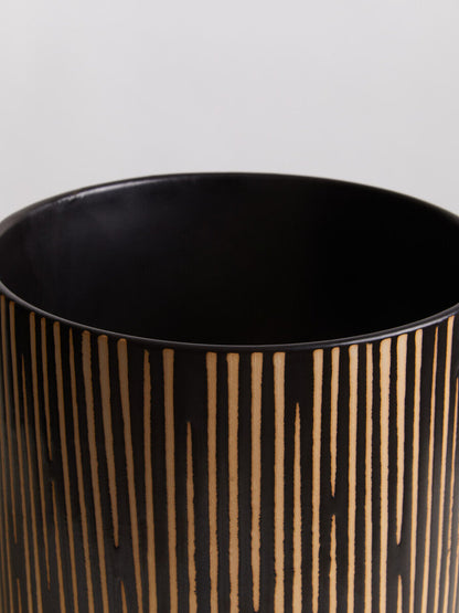 Small Black and Cream Finish Planter | Kiso