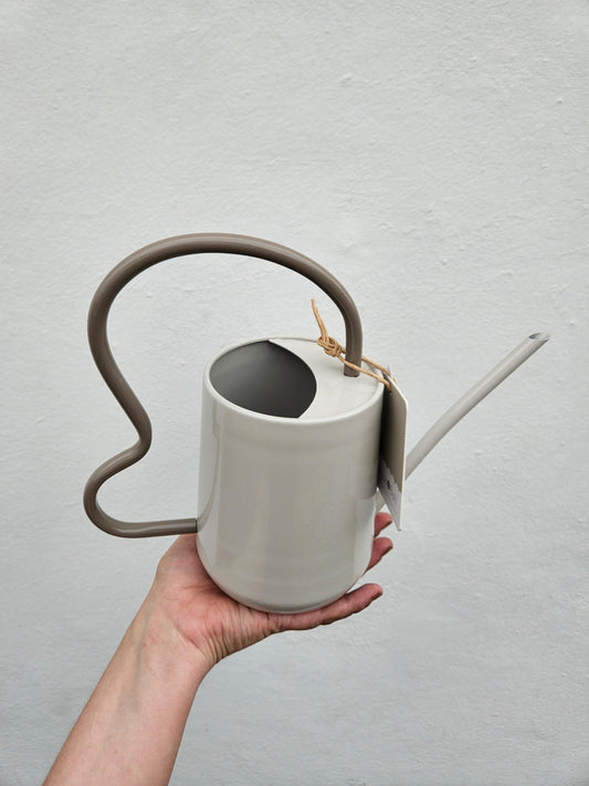 Scalloped Stylish Indoor Watering Can for Houseplants